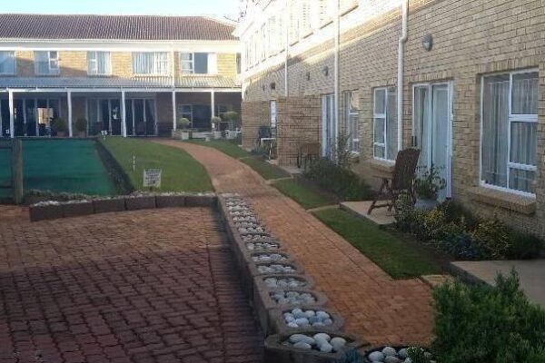 Fontaine Bleau Retirement Village